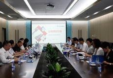 南山区人大常委会副主任邓志荣一行莅临2121非凡科技考察指导